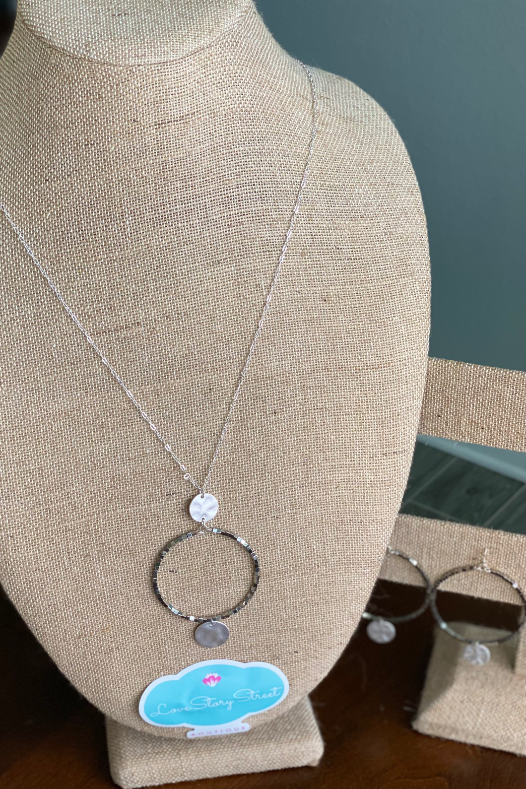 Cube Bead Circle Pendant Necklace