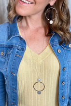 Load image into Gallery viewer, Cube Bead Circle Pendant Necklace
